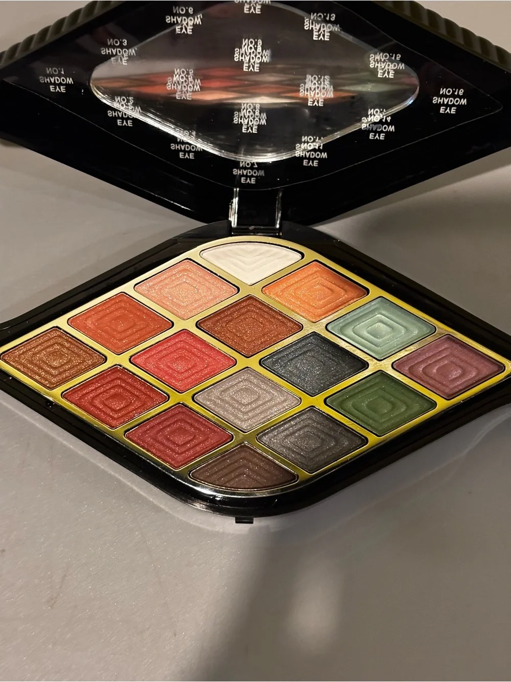 BR Beauty Revolution Makeup Kit: Eyeshadow, Blush, Lip Gloss & Brushes 0.51oz